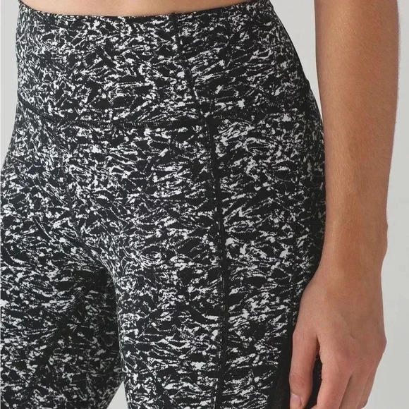 [Sz4] Lululemon  Deep Breath Crop (21" ) Iced Wave White Black-NWOT - Picture 5 of 11
